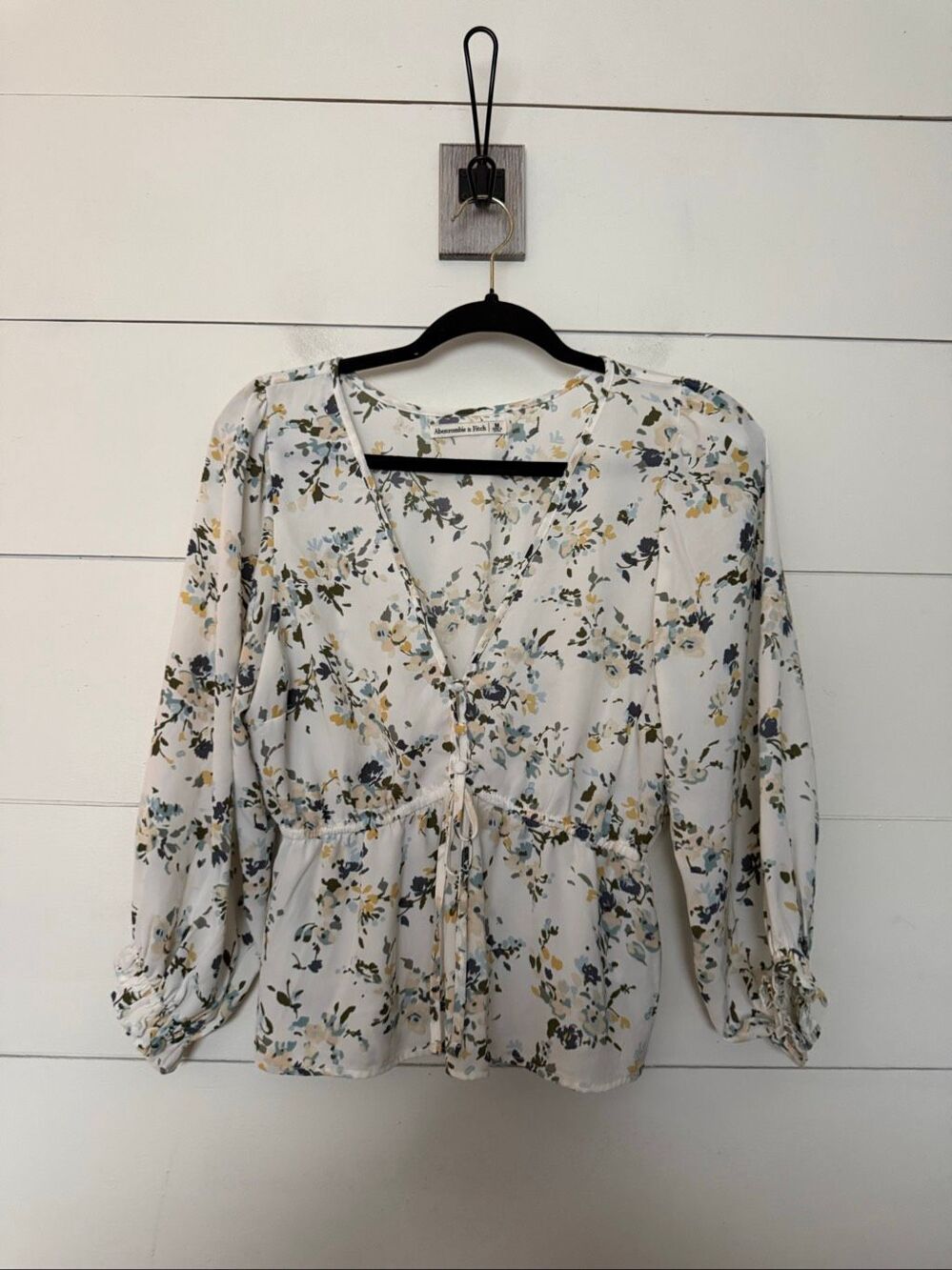 Abercrombie & Fitch Women’s Medium White Floral Blouse Top